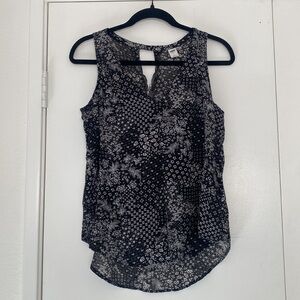 Old Navy black & white multiple pattern floral blouse tank top size medium